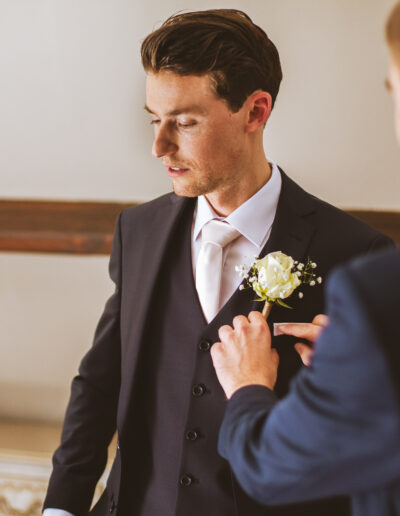 préparatifs mariage habillage homme